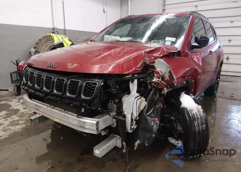 2025 Jeep Compass Latitude 4X4 из США, поврежденный, VIN 3C4NJDBN4ST504379